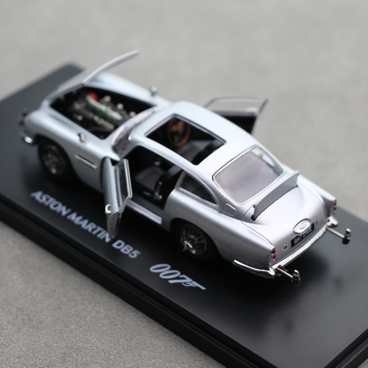 James Bond 007 Aston Martin DB5, 1:43 Scale (Silver) — image 3