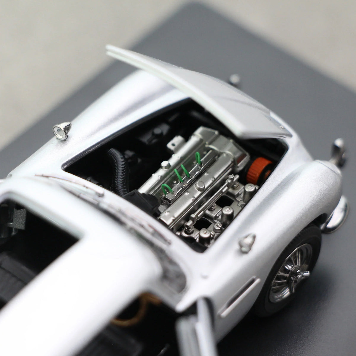 James Bond 007 Aston Martin DB5, 1:43 Scale (Silver) — image 6