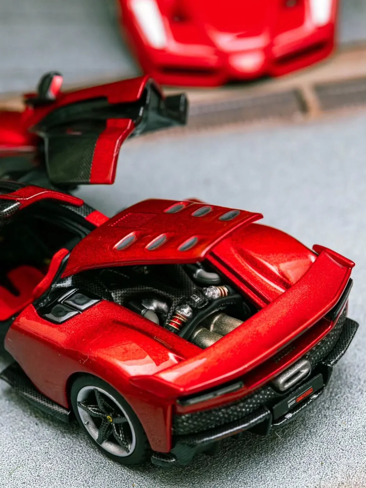 Ferrari F80 Rosso Supercar, 1:64 Scale — image 19