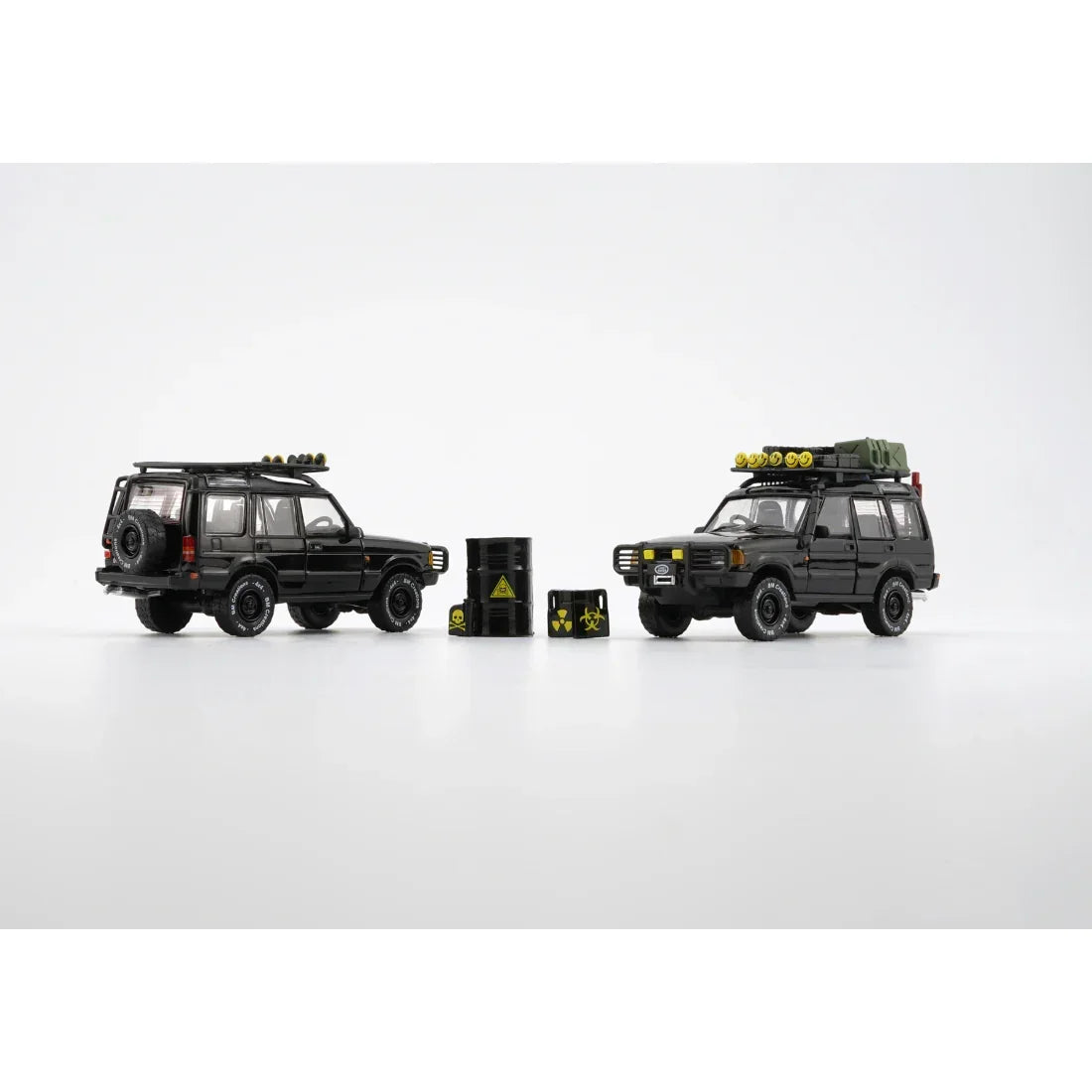 Land Rover Discovery 1 with Accessory 1998, 1:64 Scale (Black) — image 5