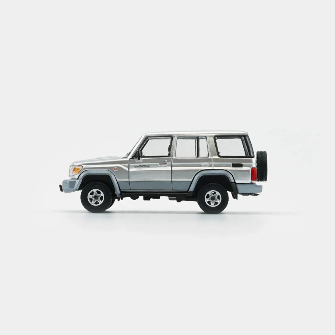 Toyota Land Cruiser LC76, 1:64 Scale (Silver) — image 3