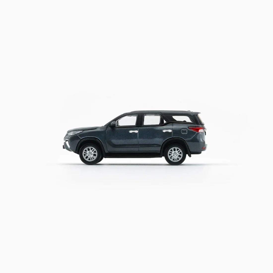 Diecast Toyota Fortuner 2018, 1:64 Scale (Silver) — image 4