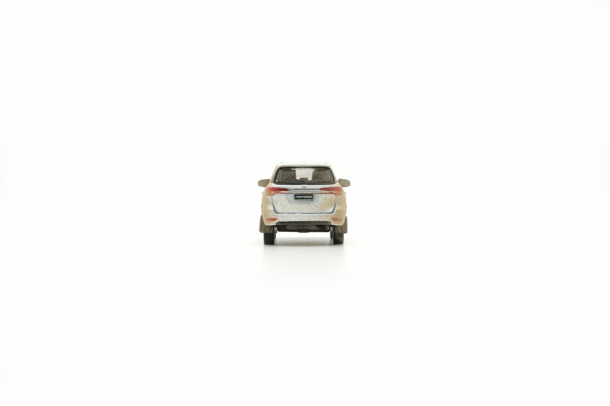 *PRE-ORDER* Diecast Toyota Fortuner (Limited to 499pcs) 2018, 1:64 Scale (White Muddy) — image 4