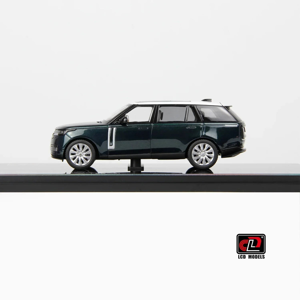 Land Rover Range Rover SV SERENITY, 1:43 Scale (Green with White Roof) — image 2