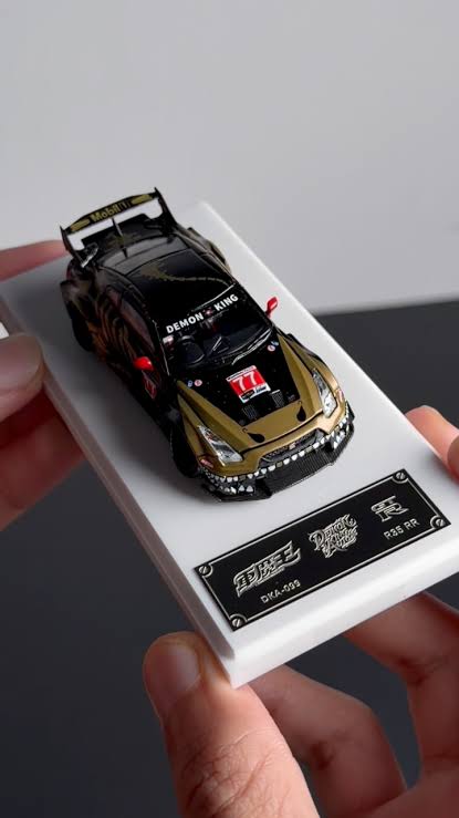 Nissan GT-R R35 LBWK Widebody, Skeleton Dinosaur Livery (DKA-099) Chance of Chase, 1:64 Scale — image 5