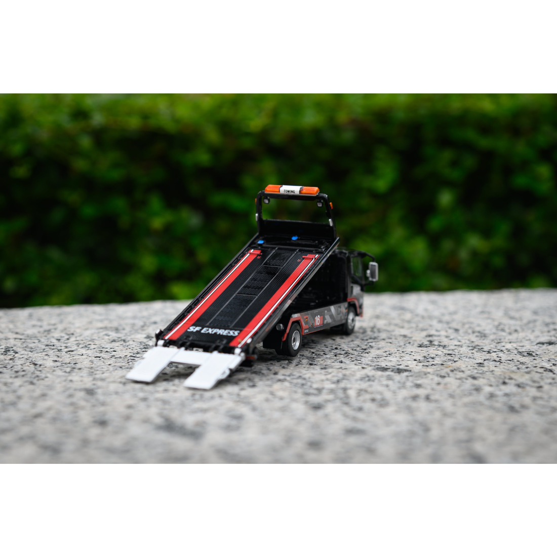 CN27 Diecast - Isuzu N Series SF Express Flatbed Trailer, 1:64 Scale (2023) — image 4