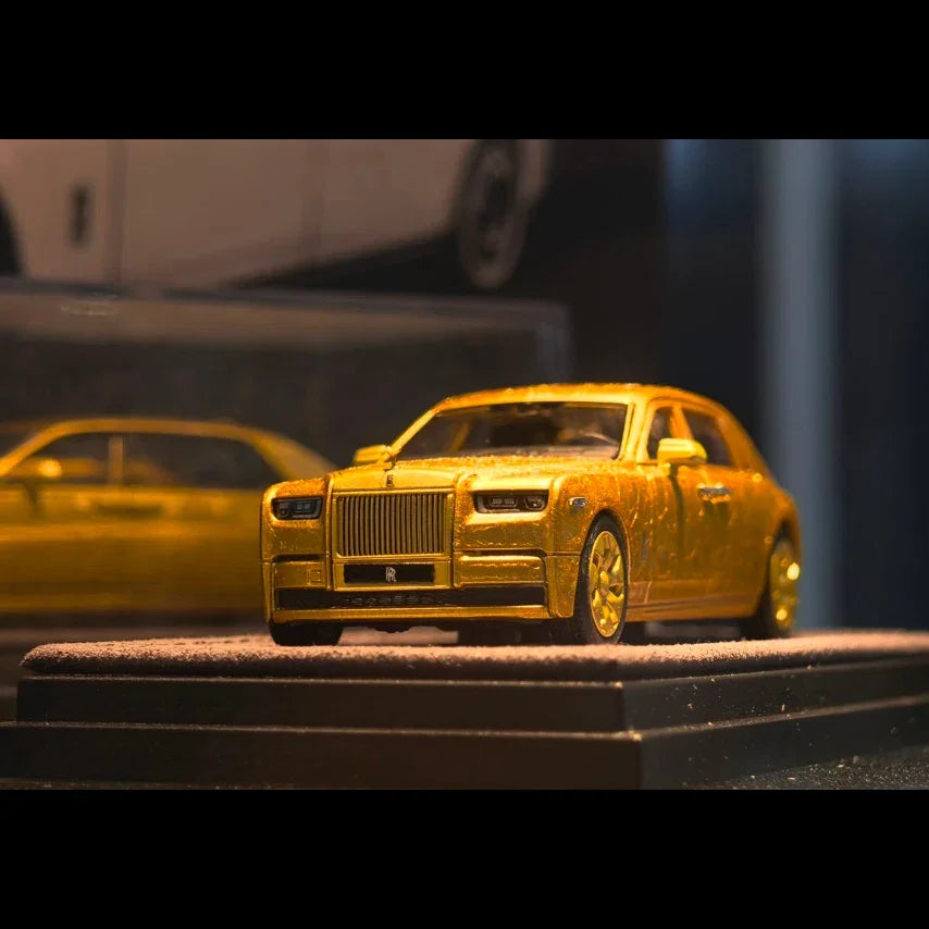 Rolls Royce Phantom EWB (Extended Wheelbase) (Ice Crack Gold), 1:64 Scale — image 2