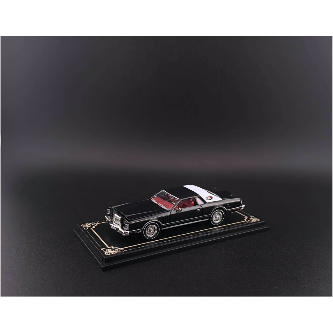 *PRE-ORDER* Lincoln Continental 1979 Open-Engin Hood, Visible Engine Black Color (Limited to 999pcs), 1:64 Scale — image 2
