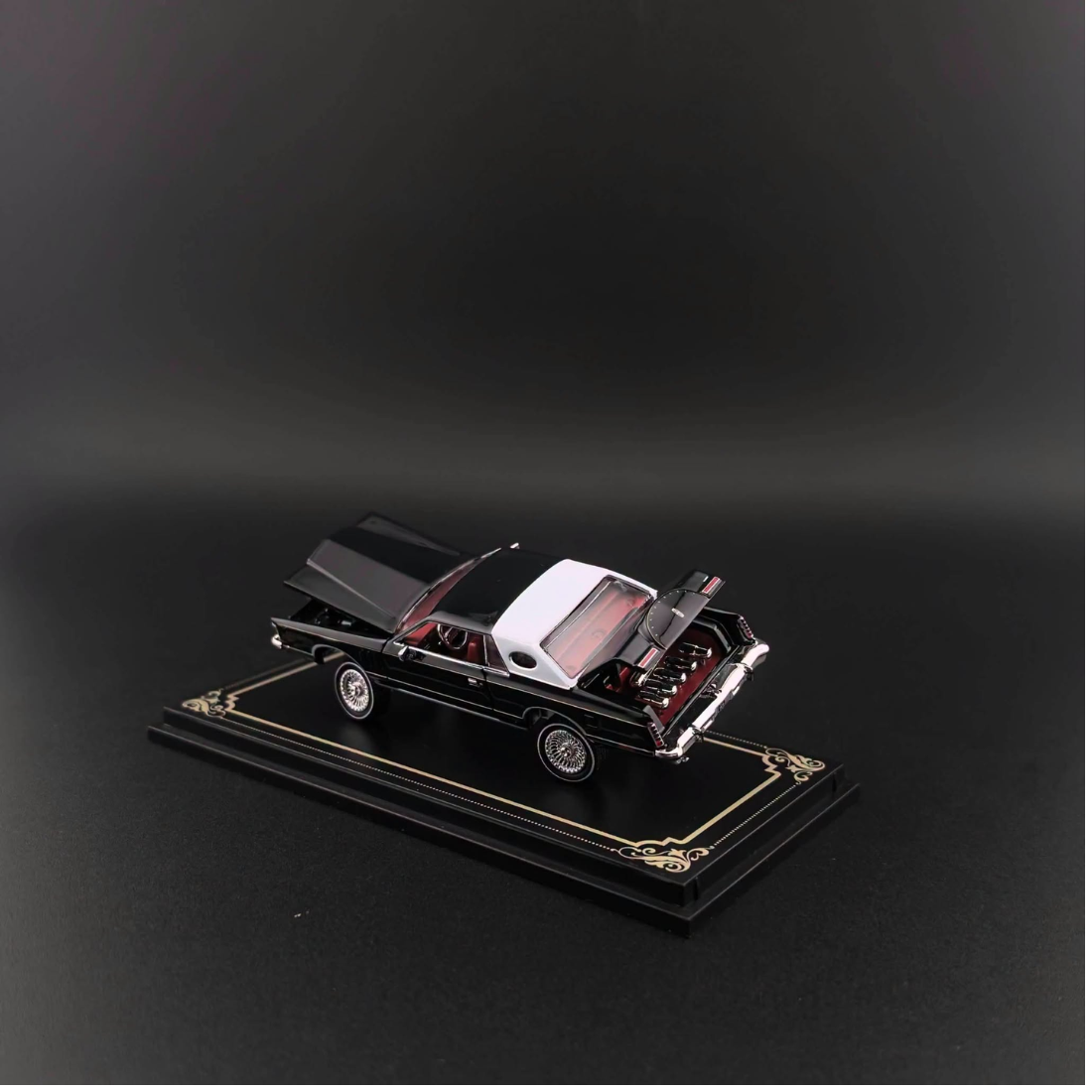 *PRE-ORDER* Lincoln Continental 1979 Open-Engin Hood, Visible Engine Black Color (Limited to 999pcs), 1:64 Scale — image 3