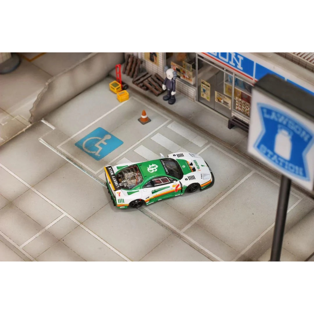 LBWK Ferrari F40, 1:64 Scale — image 1