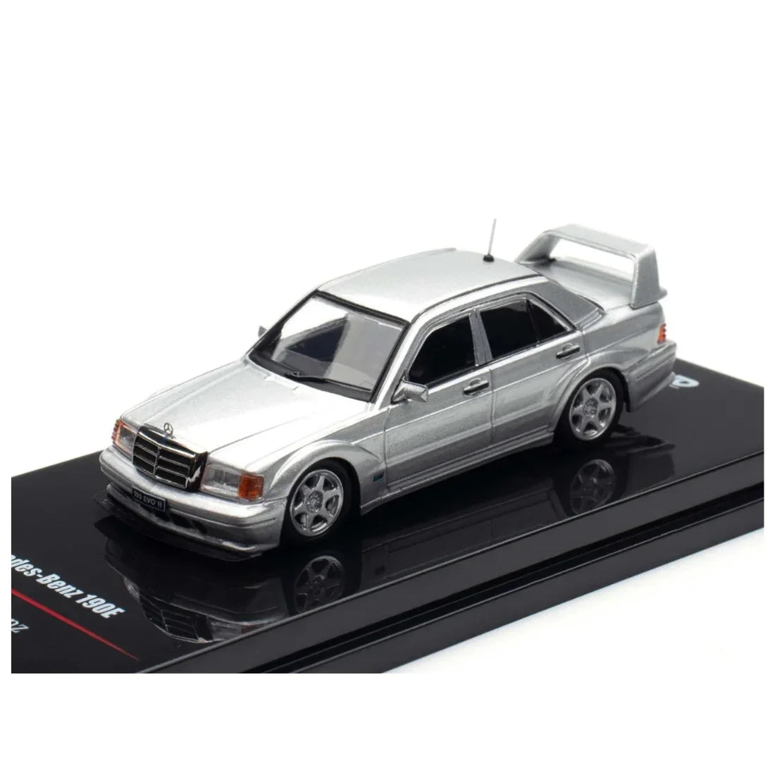 INNO 1/64 Die-cast MERCEDES BENZ 190E,1:64 Scale (Silver) — image 2