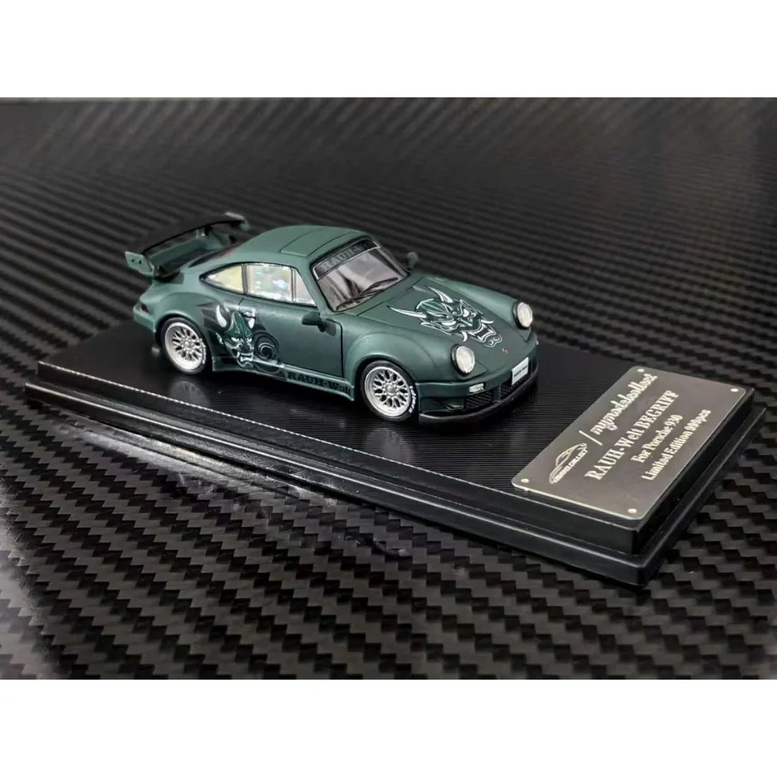 *PRE-ORDER* Porsche diecast RWB 930 GT Wing (Hanna Mask Borisov Mask), 1:64 Scale (Green) — image 4