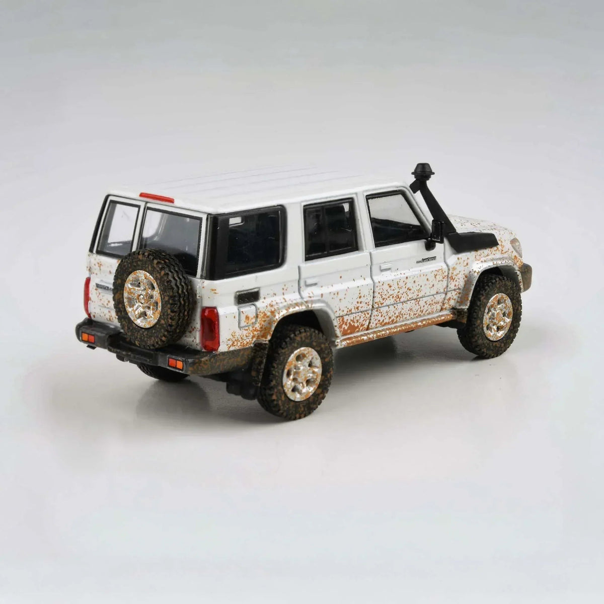 Toyota Land Cruiser 76 Off Road Effect RHD, 1:64 Scale (White) — image 4
