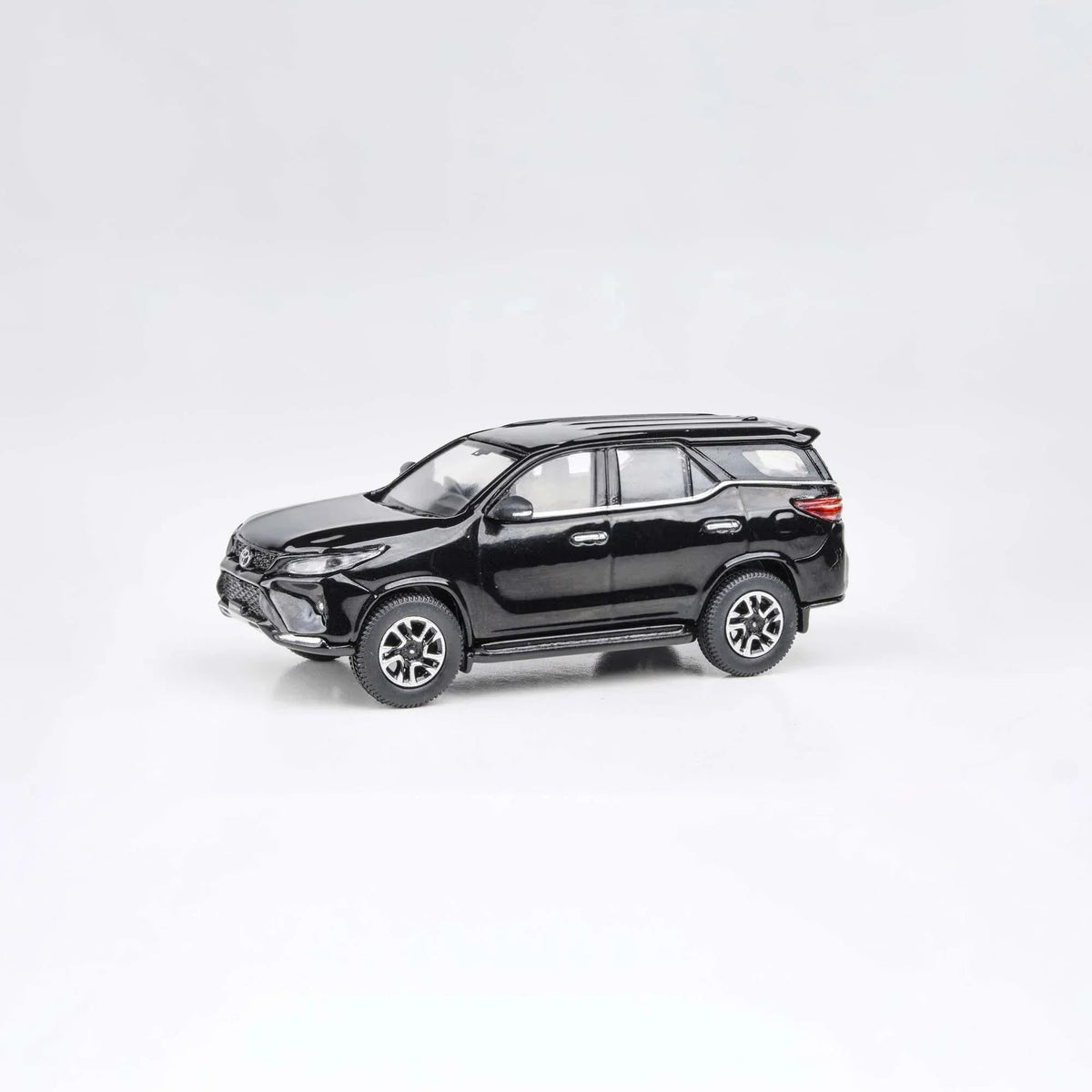 Diecast Toyota Fortuner 2023, 1:64 Scale (Black) — image 1