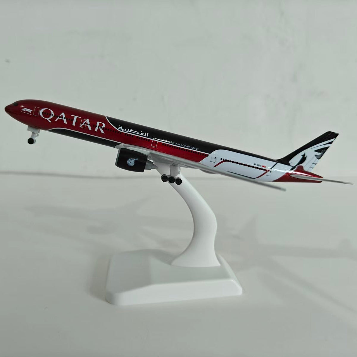 Qatar Airways Formula 1 Special Livery Boeing 777-300ER — image 1