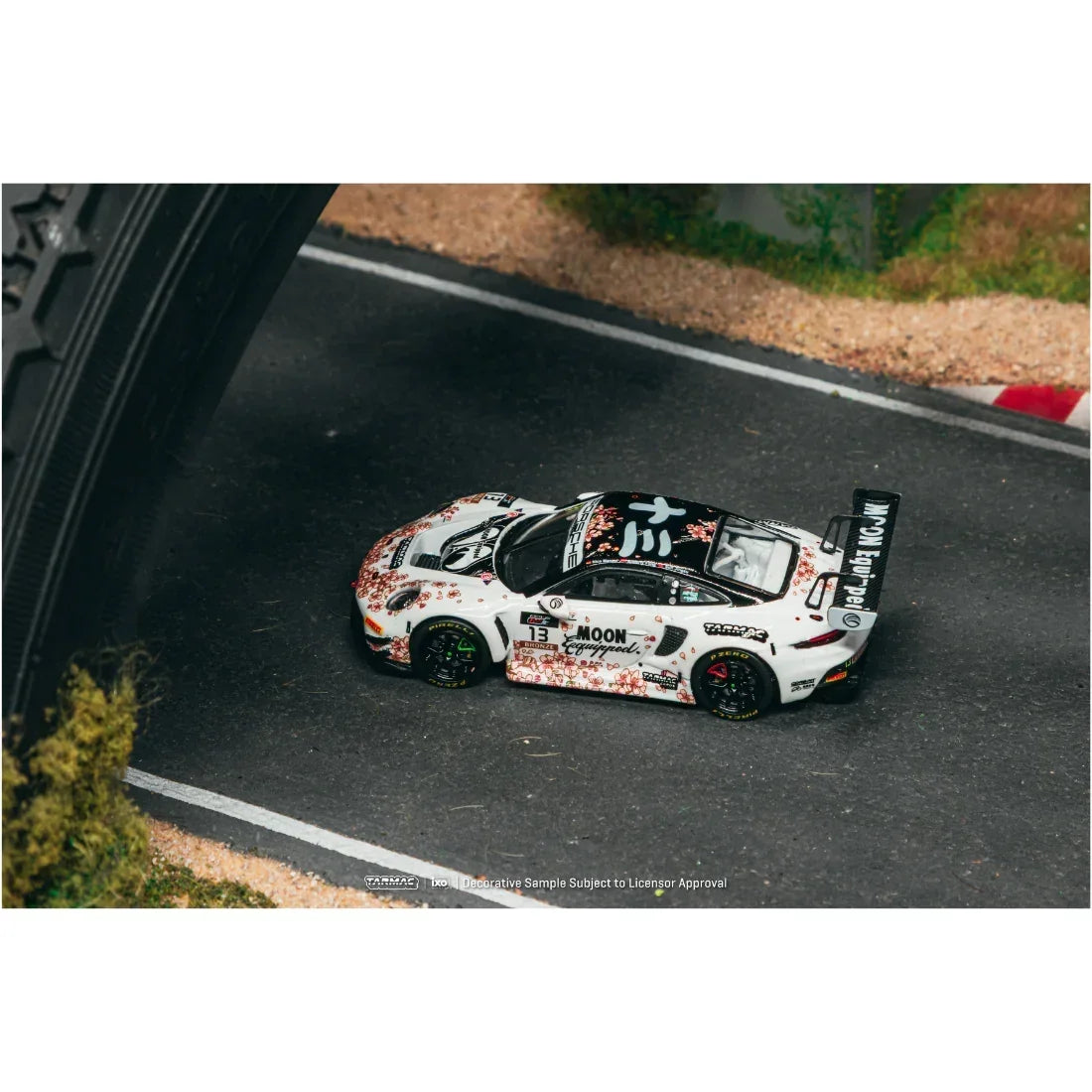 *PRE-ORDER* Porsche diecast 911 GT3 R Suzuka 1000km Intercontinental GT Challenge Phantom Global Racing Sun Jingzu / Adderly Fong / Nico Menzel 2025, 1:64 Scale — image 4
