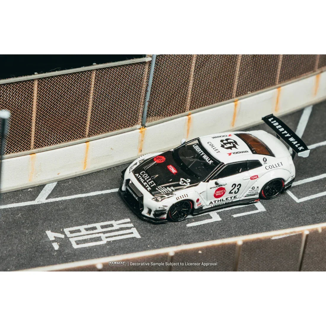 NISSAN GT-R R35 Type 2 With Metal Oil Can Packaging, 1:64 Scale (White) — image 3