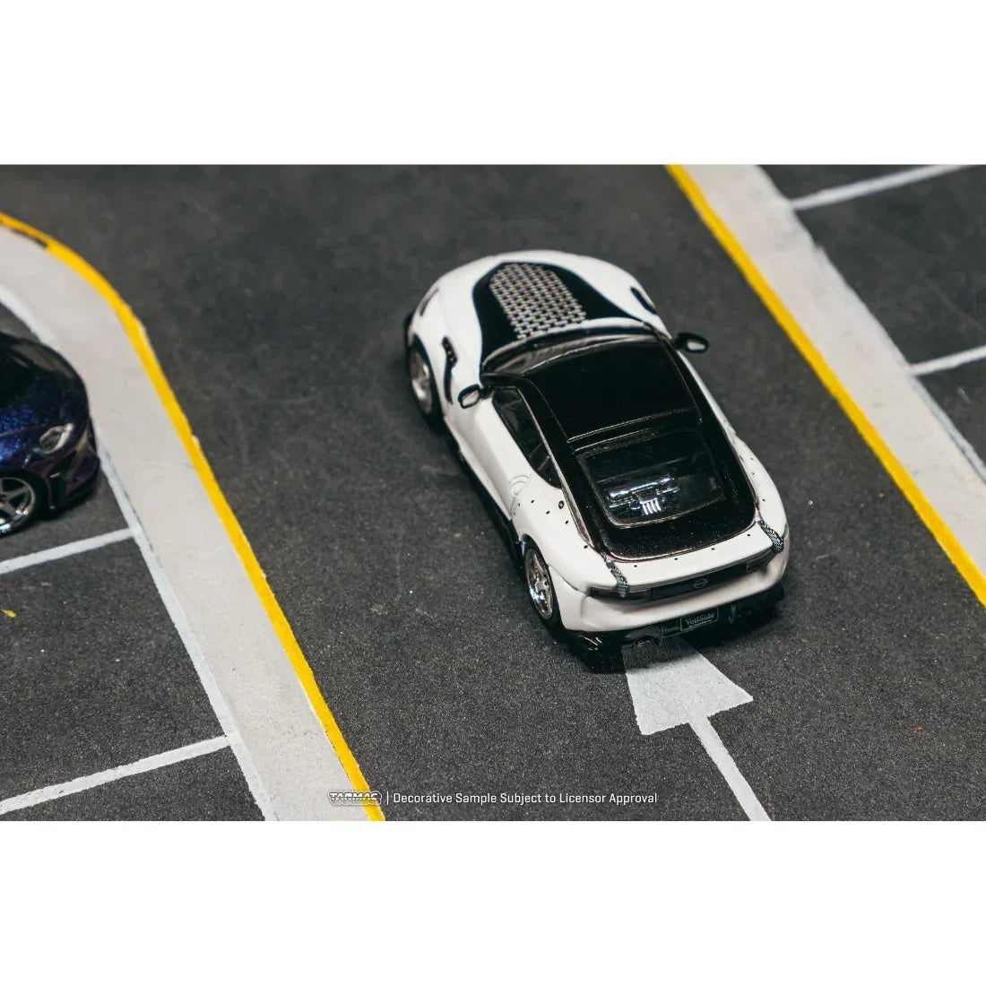 *PRE-0RDER* Nissan VeilSide FFZ400 Fairlady Z Chance of Chase Car, 1:64 Scale (White) — image 5