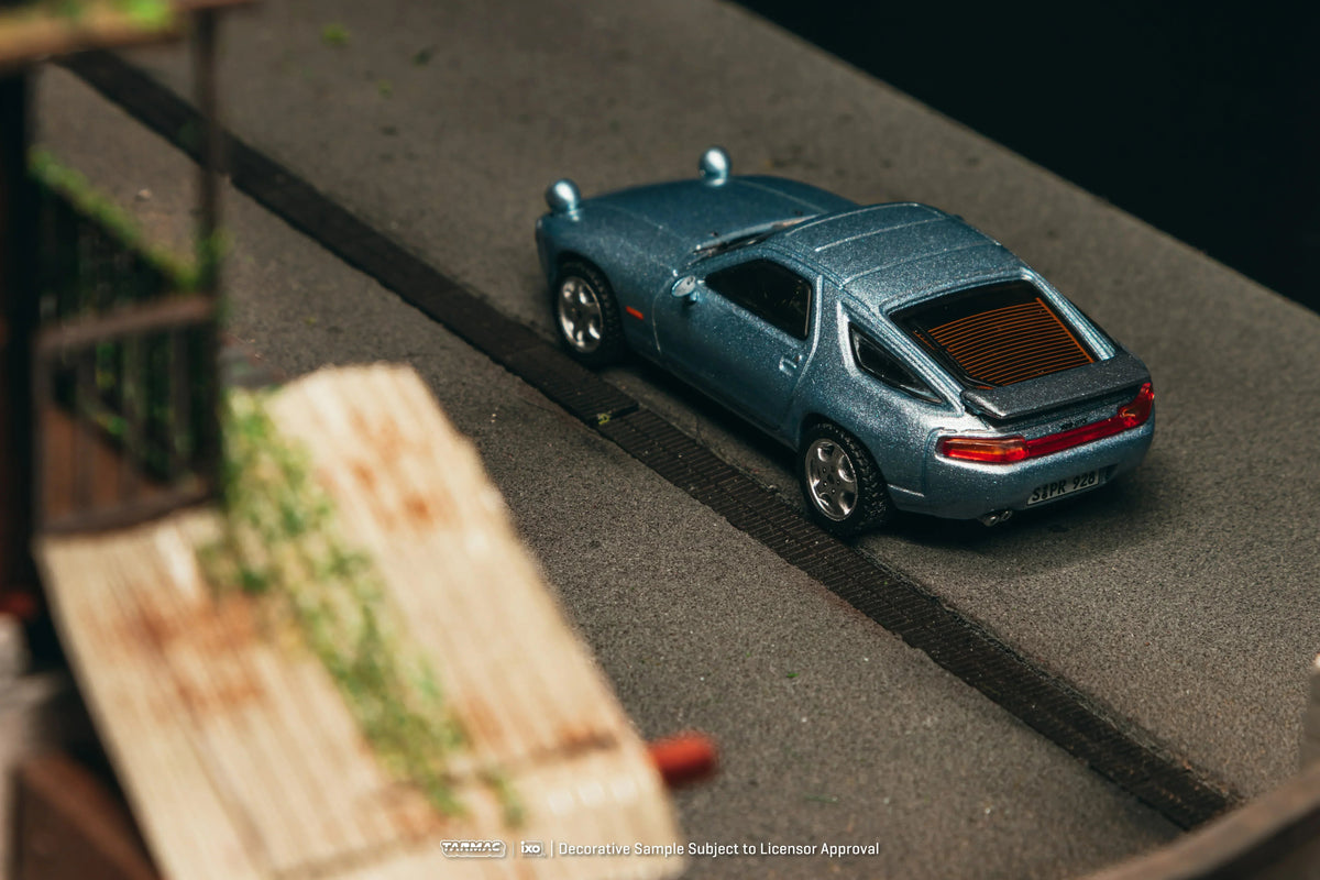 *PRE-ORDER Porsche diecast 928 GTS Chance of Chase Car with Closed Head-Light, 1:64 Scale (Blue Metallic) — image 4