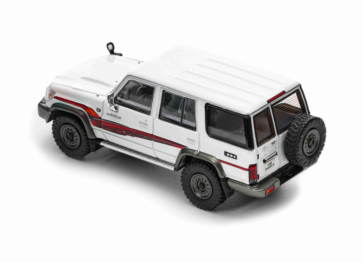 Toyota Land Cruiser LC76 1994, 1:64 Scale (White) — image 4