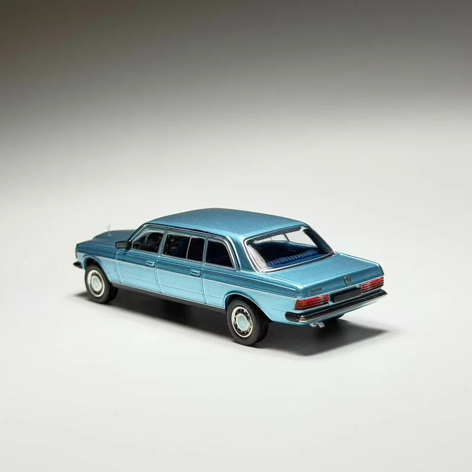 Mercedes Benz W123, 1:64 Scale (Blue) — image 4