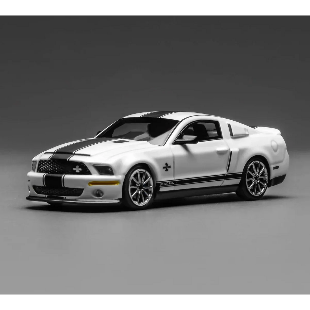 Ford Mustang Shelby GT500 Super Snake 2007, 1:64 Scale (White) — image 1