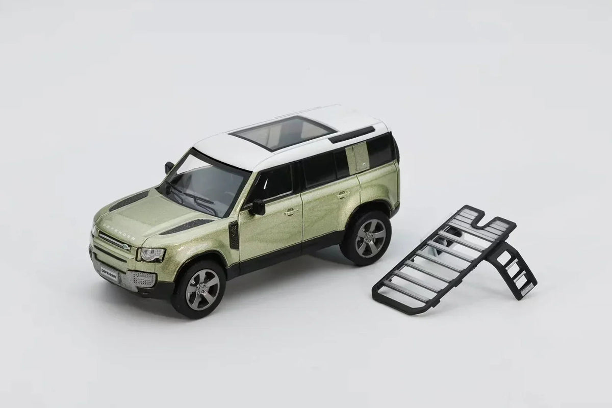 *PRE-ORDER* 2021 Land Rover Defender 110, 1:64 Scale (Green) — image 2