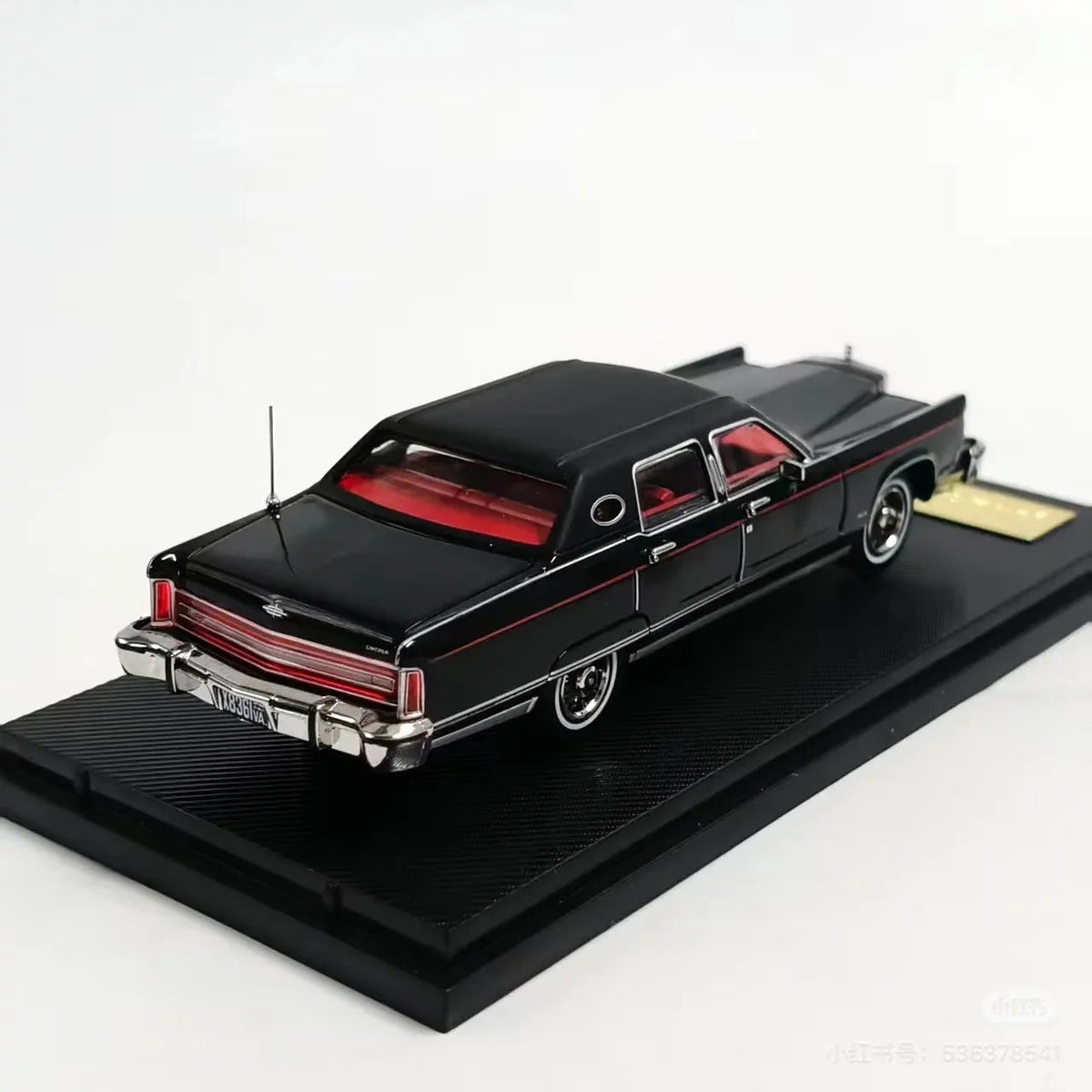 Lincoln Continental 1979 Town Car (Limited to 999pcs), 1:64 Scale — image 4
