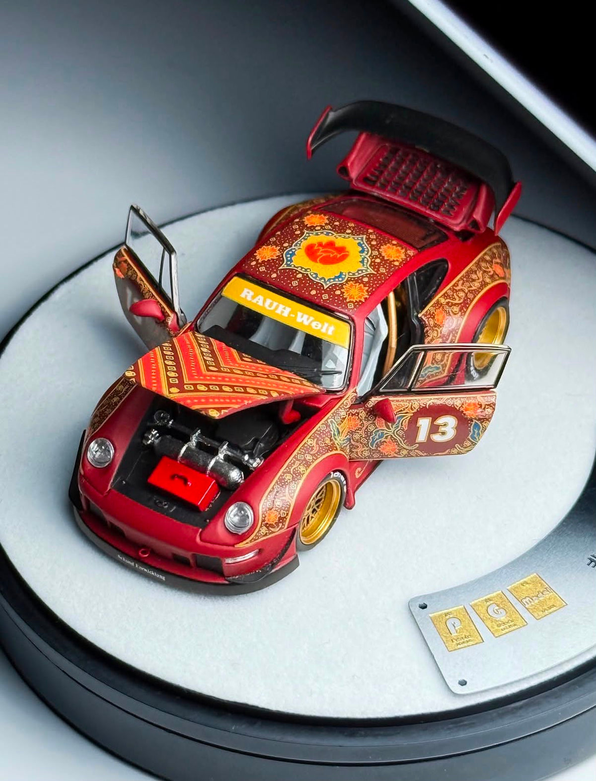 *MHDE 2026* Porsche diecast Malaya Hobby PGM Batik (13th Anniversary Dinner 2026) Limited to 300pcs , 1:64 Scale — image 3