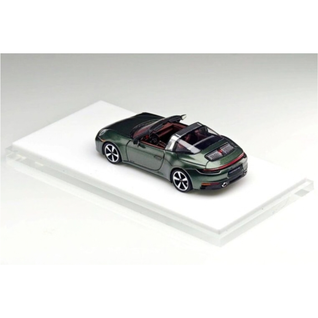 *PRE-ORDER* Porsche diecast 992 Targa, 1:64 Scale (Green) — image 4