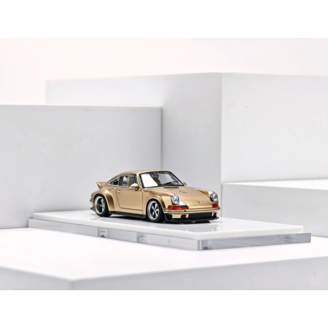 Porsche Singer DLS, 1:64 Scale (Vintage Champagne Gold) — image 3