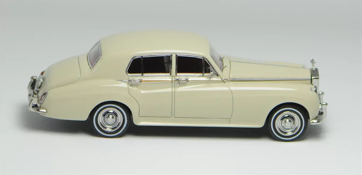 Rolls Royce Silver Cloud 1955, 1:64 Scale (Ivory) — image 3