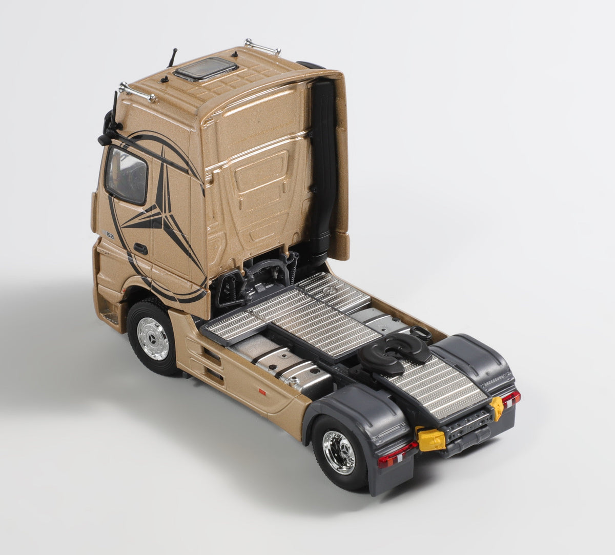 *PRE-ORDER* Mercedes-Benz Actros 2 Golden, 1:64 Scale — image 5
