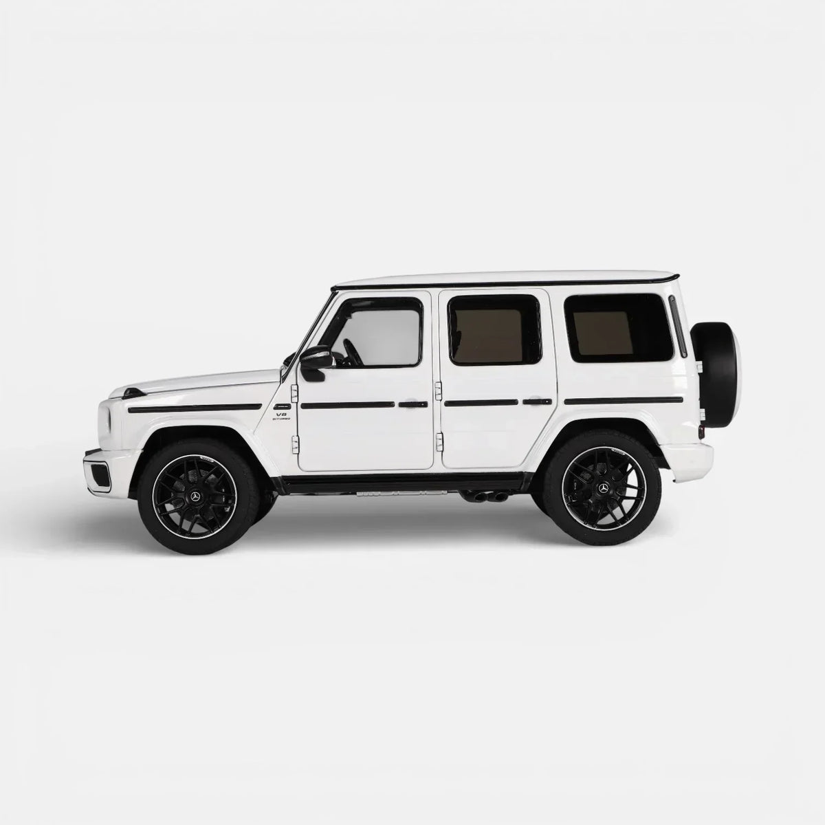 Mercedes-AMG G 63 W465, 1:18 Scale (Polar White) — image 2