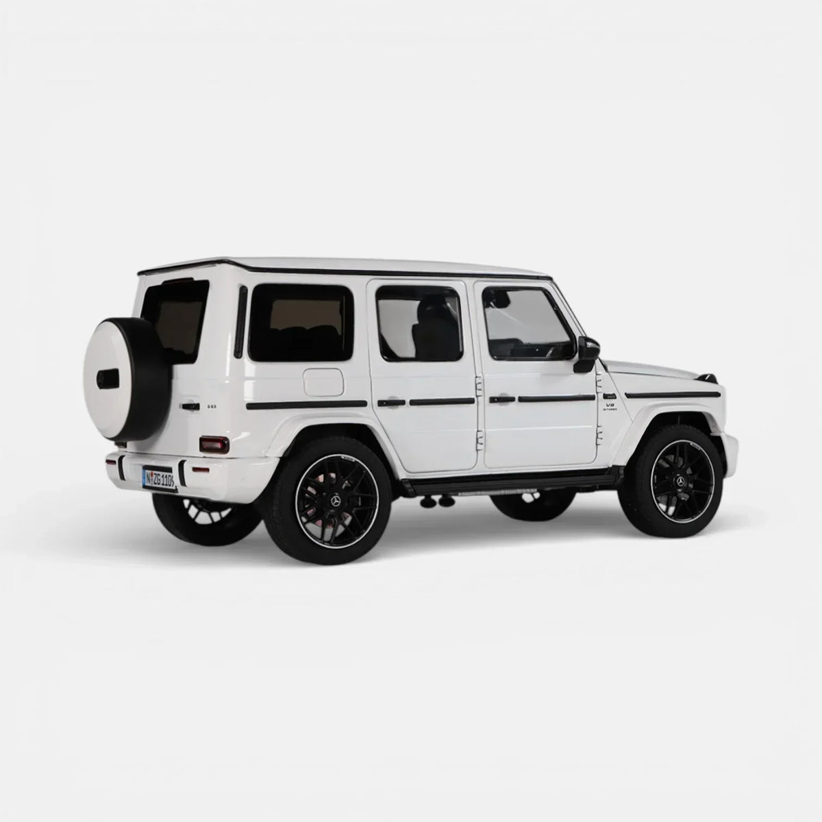 Mercedes-AMG G 63 W465, 1:18 Scale (Polar White) — image 5