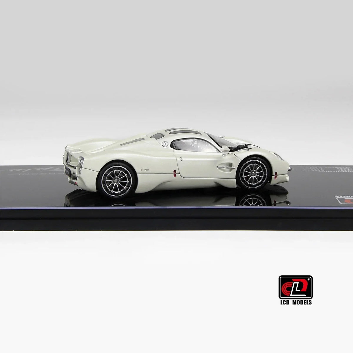 Pagani Utopia, 1:43 Scale (White) — image 4