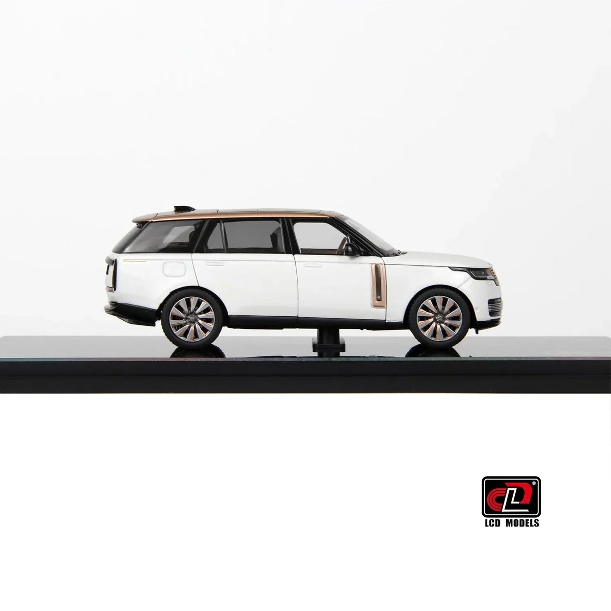 Land Rover Range Rover SV SERENITY, 1:43 Scale (White) — image 4