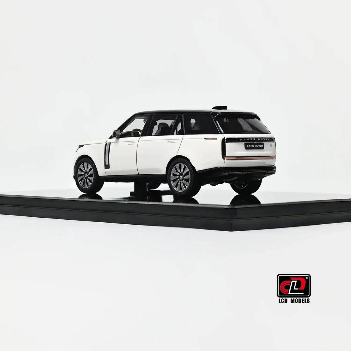 Land Rover Range Rover SV SERENITY, 1:43 Scale (White with Black Roof) — image 3