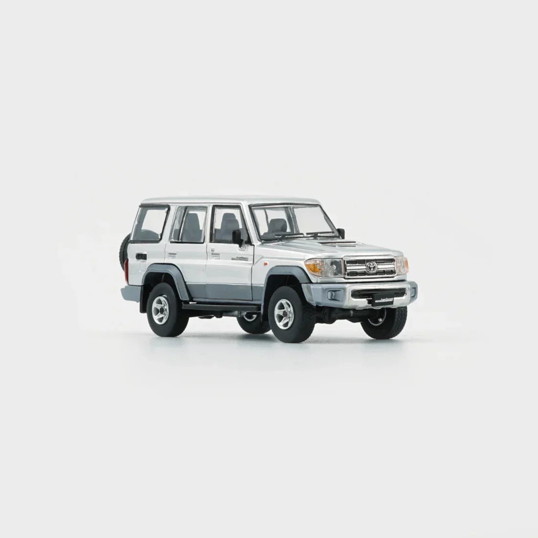 Toyota Land Cruiser LC76, 1:64 Scale (Silver) — image 5