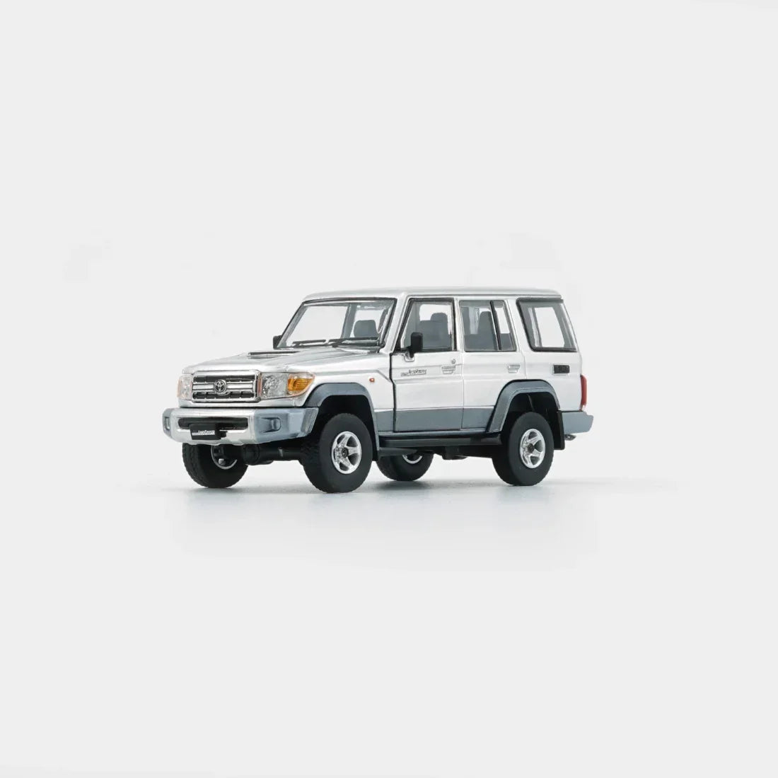 Toyota Land Cruiser LC76, 1:64 Scale (Silver) — image 1