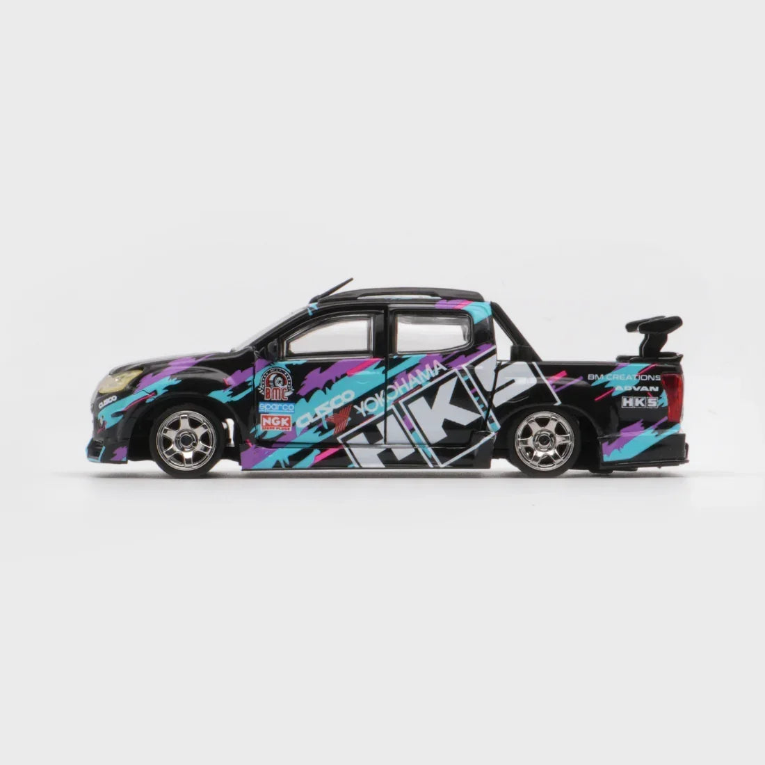 Isuzu D-Max 2018 Low Rider HKS TDE 2025, 1:64 Scale — image 4