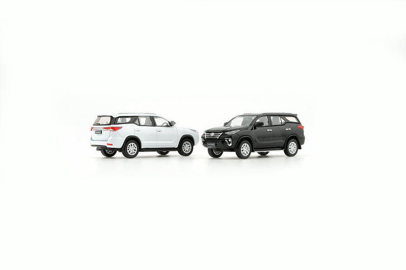 *PRE-ORDER* Diecast Toyota Fortuner (Limited to 499pcs) 2018, 1:64 Scale (Black) — image 2