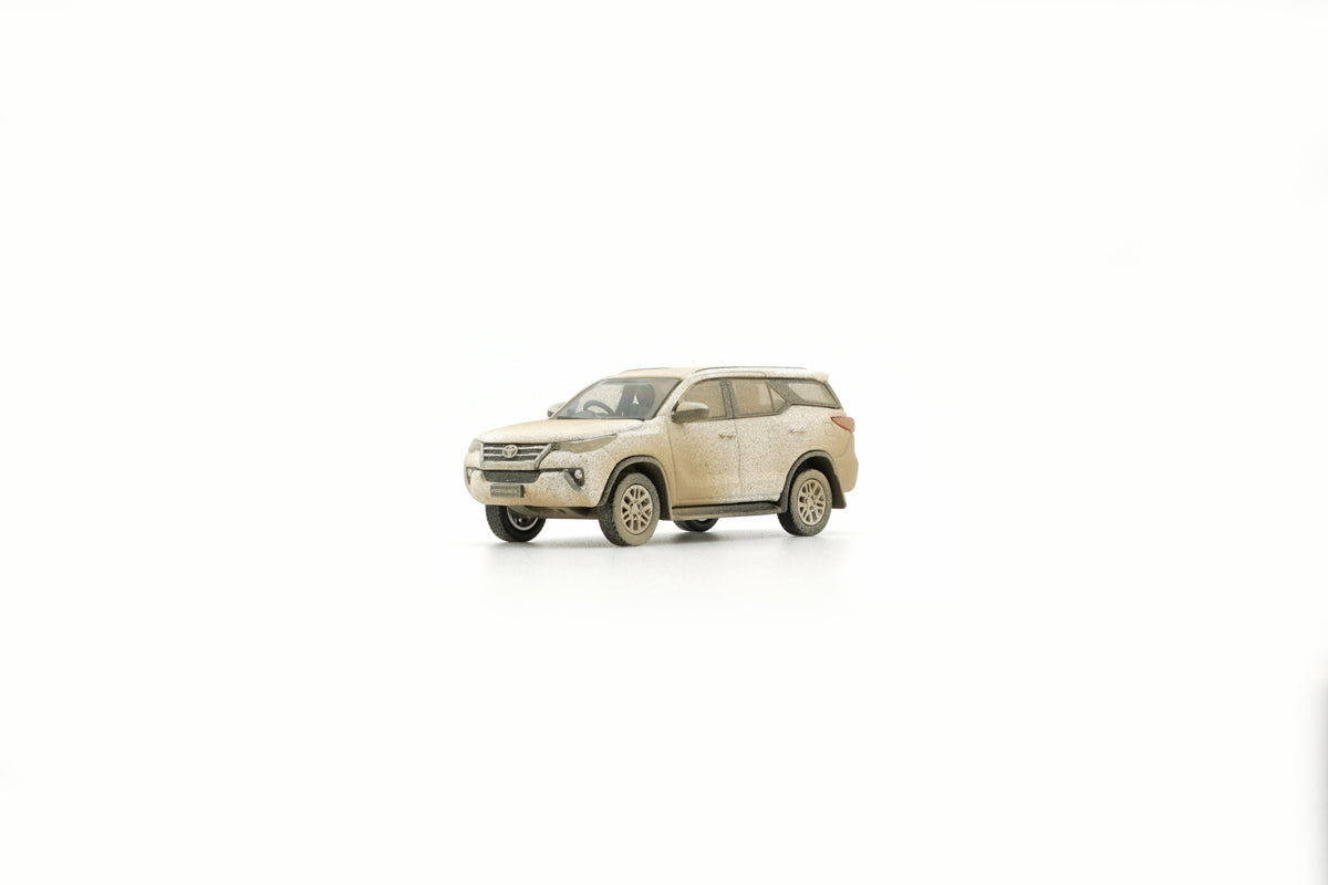 *PRE-ORDER* Diecast Toyota Fortuner (Limited to 499pcs) 2018, 1:64 Scale (White Muddy) — image 2