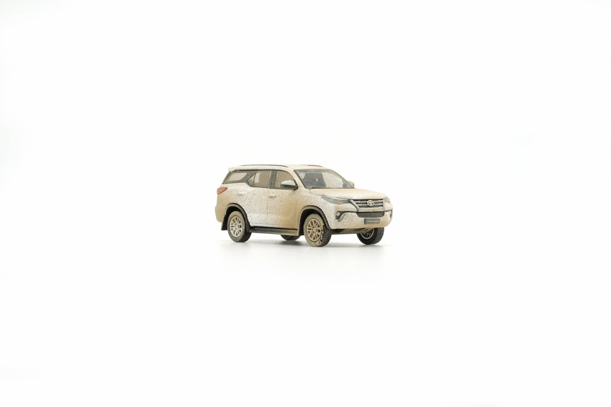 *PRE-ORDER* Diecast Toyota Fortuner (Limited to 499pcs) 2018, 1:64 Scale (White Muddy) — image 5