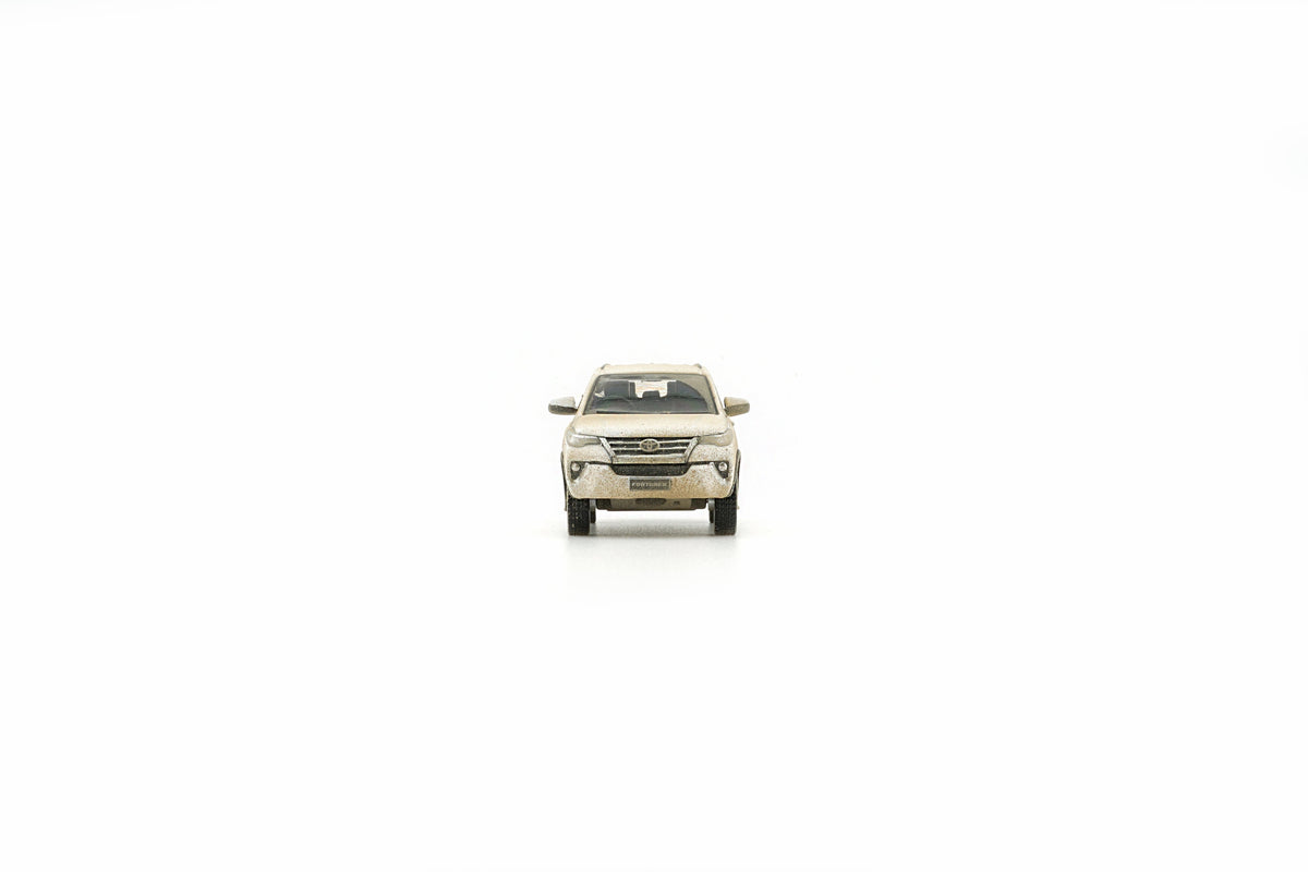 *PRE-ORDER* Diecast Toyota Fortuner (Limited to 499pcs) 2018, 1:64 Scale (White Muddy) — image 7