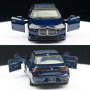 BMW I7, 1:43 Scale (Blue) — image 3