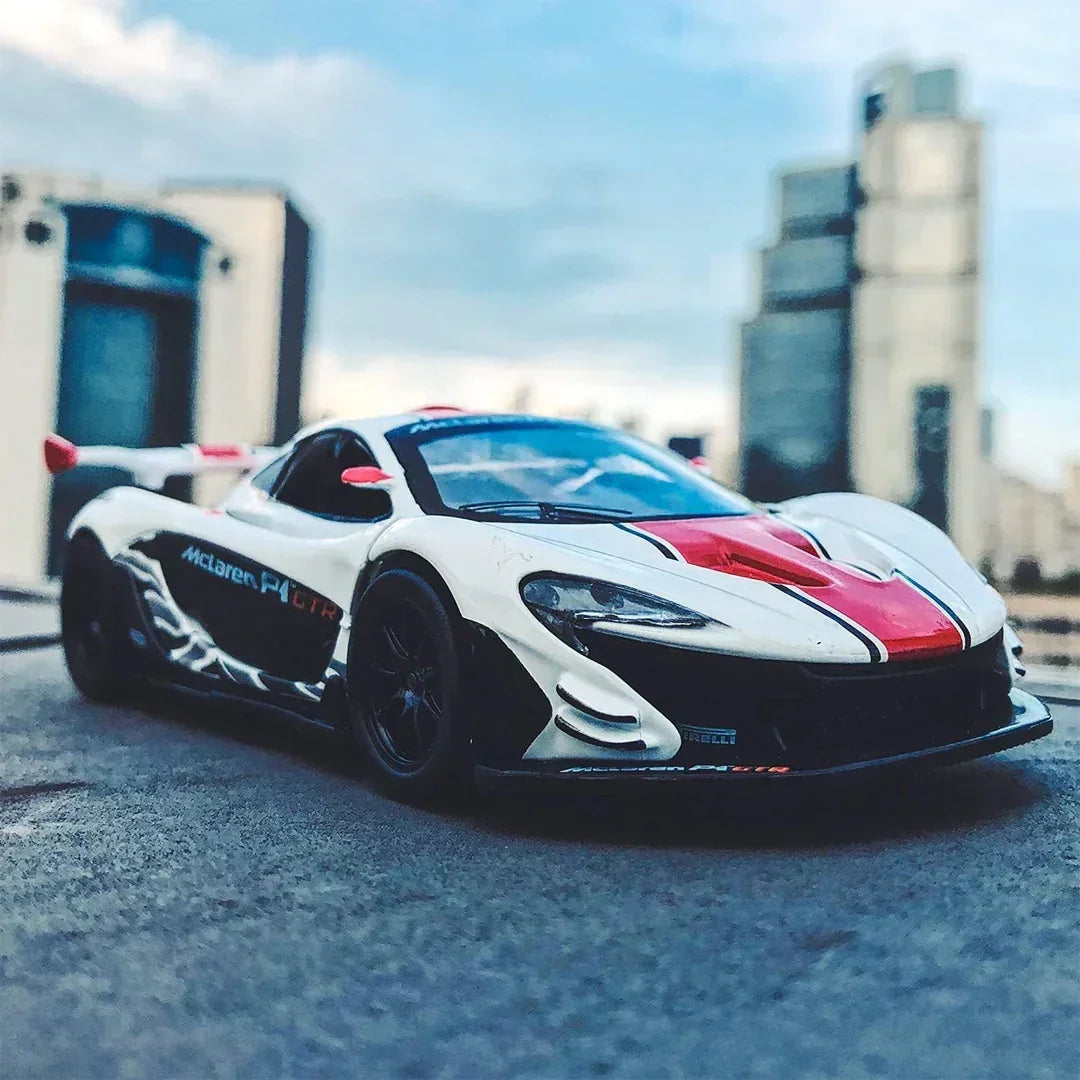 Mclaren P1 GTR, 1:32 Scale (White) — image 3