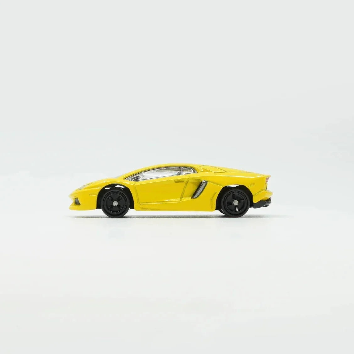 Tomica (Asia Original) A0-03 Lamborghini Aventador LP 700-4, 1:68 Scale (Yellow) — image 2