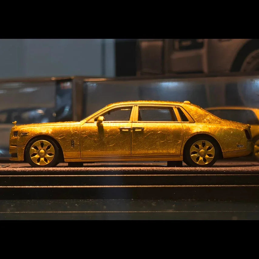 Rolls Royce Phantom EWB (Extended Wheelbase) (Ice Crack Gold), 1:64 Scale — image 3