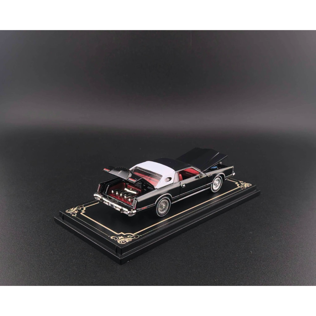 *PRE-ORDER* Lincoln Continental 1979 Open-Engin Hood, Visible Engine Black Color (Limited to 999pcs), 1:64 Scale — image 5